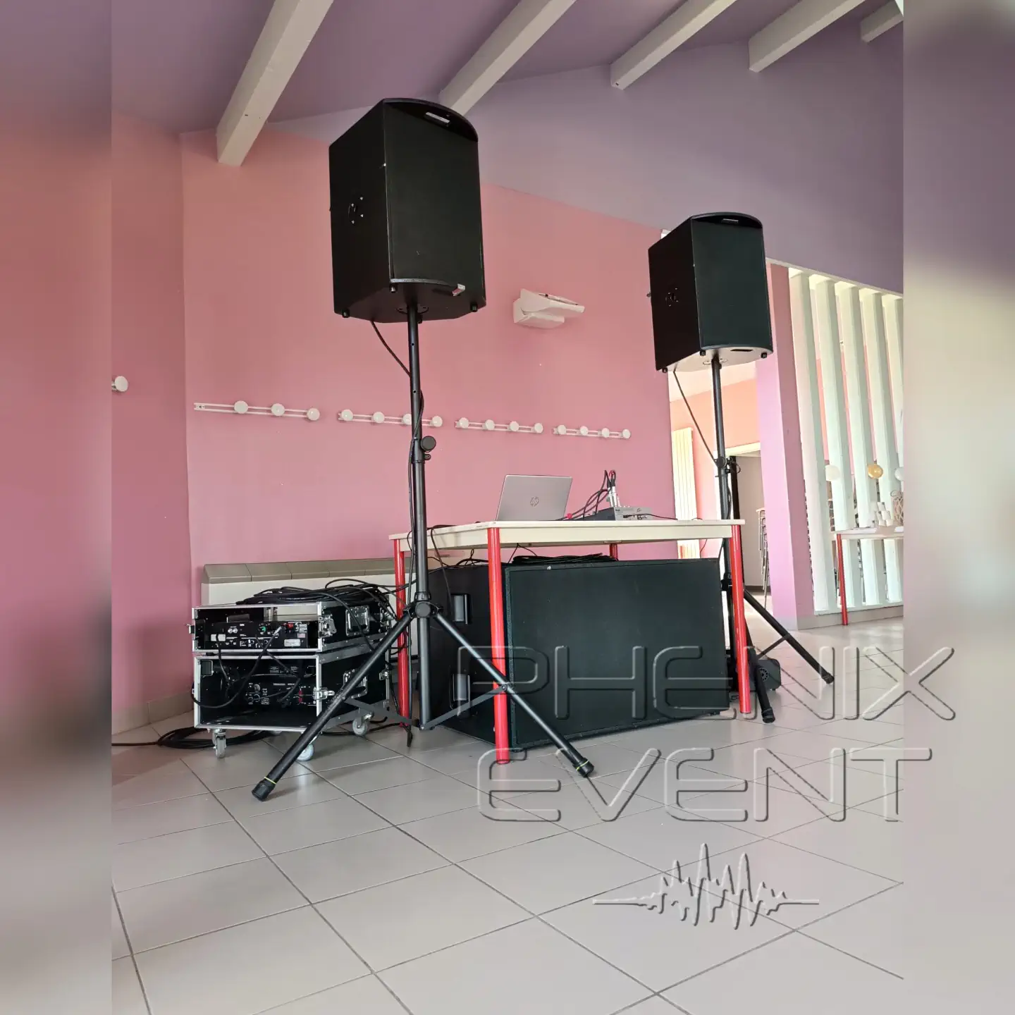 le matériel de sonorisation 2200w vue de face