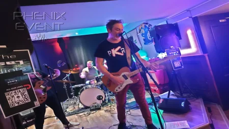 The Last Idiots jouent sur la scène du shamrock pub de thionville