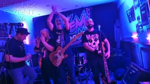 the last idiots applaudissent le public venu au shamrock pub