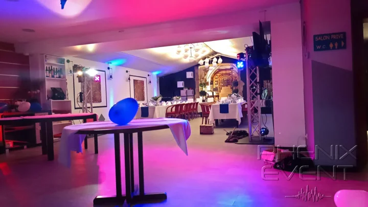 Pack Fête 1 en version totem éclairant la piste de danse du mariage à l'Hôtel de Paris à Saint-Avold