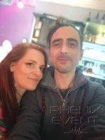 la bassiste des JEM 2000 fait un selfie avec nous