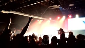 Little Big interprète Give Me your Money sur la scène de Chez Paulette