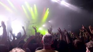 Little Big interprète - Give me your money - sur la scène du Centre Culturel Kulturfabrik.