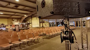 Vue de la scène sonorisée pour le Salon du Geek 2024 à Saint-Avold, avant l’ouverture de l'événement