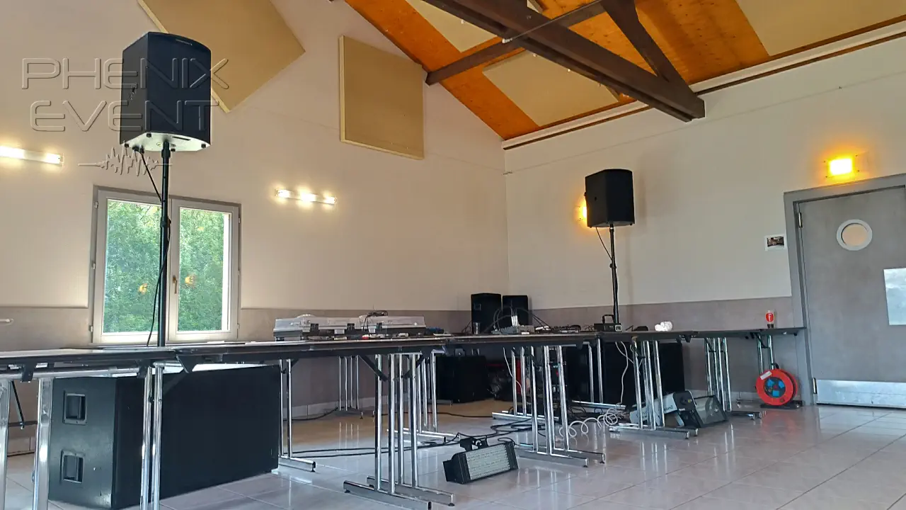 Système de sonorisation 3400w STACK (12x218m) loué et installé dans la salle des fêtes de Vittoncourt pour un anniversaire