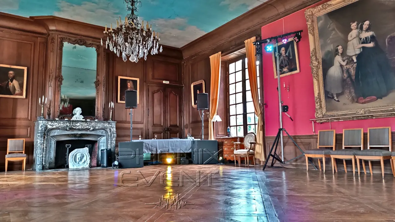 Installation de la sonorisation au château de Ville-au-Val pour un mariage