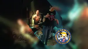 Le batteur des Mickey Trump et la chanteuse, sur scène pendant le concert