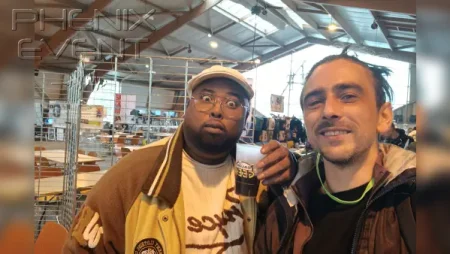 un selfie en compagnie de Peck, verre à la main, au cours de l'événement.