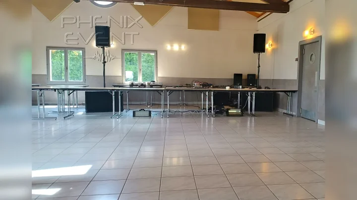 Système de sonorisation 3400w STACK (12x218m) vu de face après installation dans la salle des fêtes de Vittoncourt