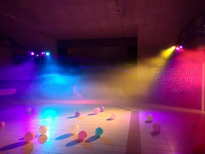 Jeux de lumière en action dans la salle d'Atton pour l'anniversaire de Victoire