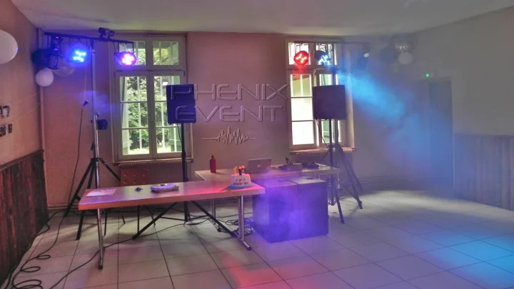 Sono 2000w rms et jeux de lumière en action dans la salle des fêtes de Saint-Hubert