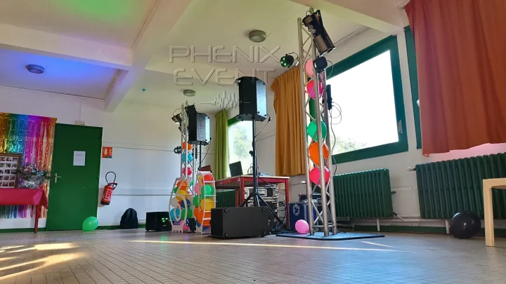 Jeux de lumière installés sur totems pour l'anniversaire à Vigy