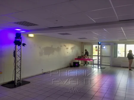 Jeu de lumière Fête Lyre Beam sur totems pour un anniversaire à Bénéstroff