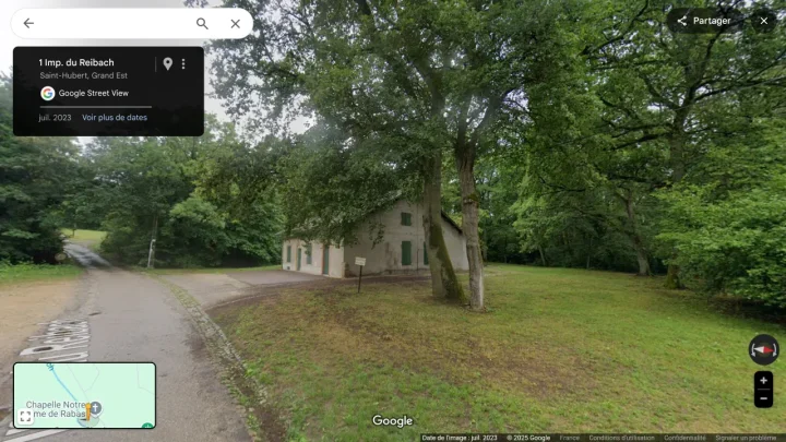 Salle des fêtes de Saint-Hubert vue de l'extérieur