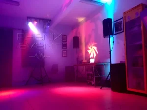 Sono 1500w et éclairage Pack Fête 1 pro loués et installés dans la salle des fêtes d’Hémilly pour un anniversaire