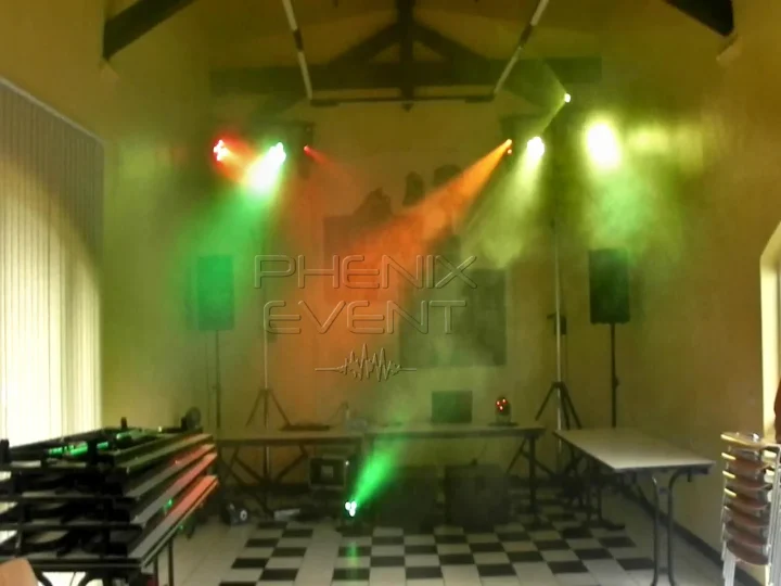 Pack sono 1500W et jeu de lumière dynamique Phenix Event dans la salle des fêtes de L’Hôpital pour un anniversaire