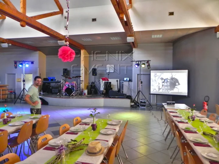 Système lumineux et vidéoprojection installés dans la salle des fêtes de Freistroff