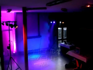Jeux de lumière du Pack Projecteurs 2 installés dans la salle des fêtes de Valmont