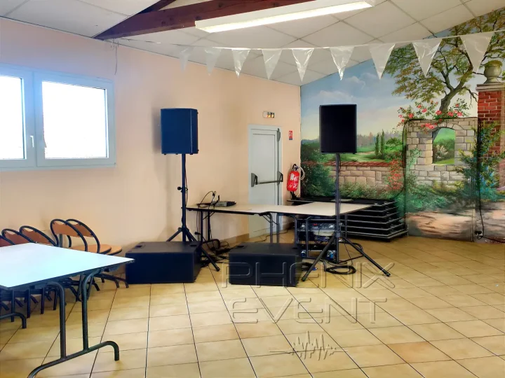 Pack sono 2000w composé de deux enceintes 500w sur trépieds et deux caissons de basses 500w posés au sol