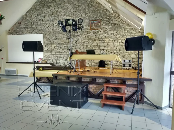 Gros plan sur le système de sonorisation 2200w RMS