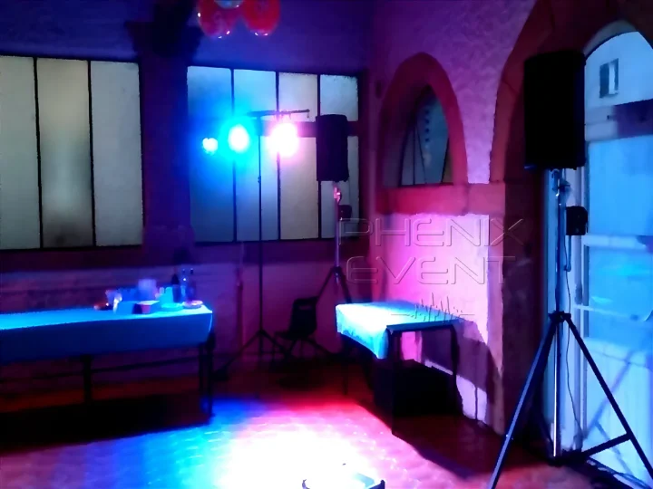Installation sono 2000w rms et projecteurs led sur trépieds dans la salle des fêtes de Retonfey