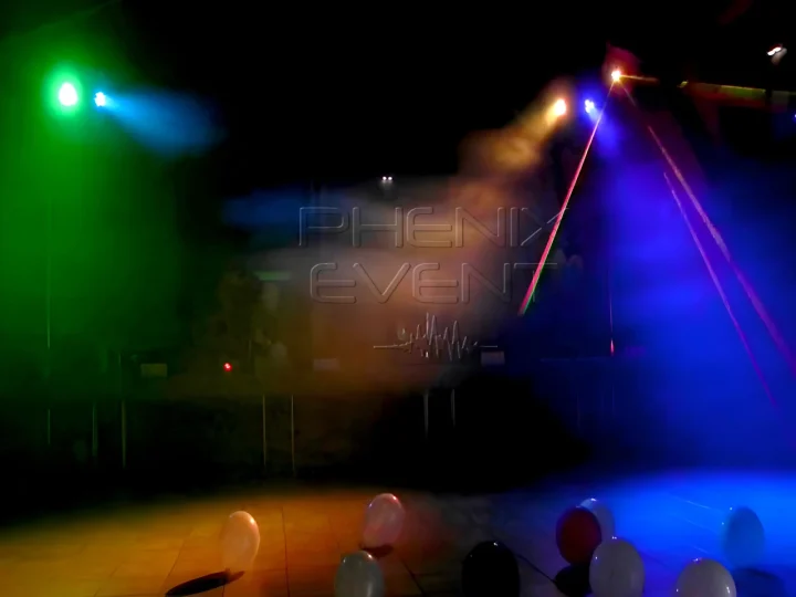 Spots LED et effet laser diffusant leur lumière