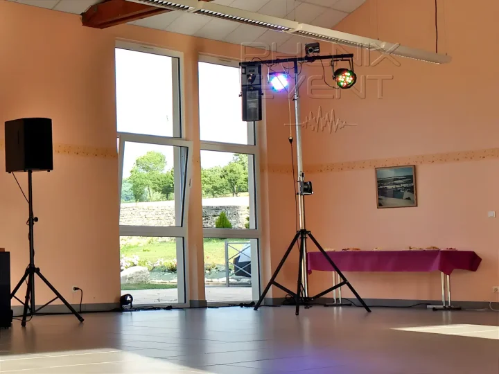 Scanner 250w MSD installé sur trépied pour soirée à Haute-Vigneulles