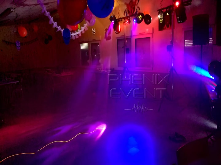les jeux de lumières du pack fête1 upgradé éclairent la piste de la salle de Aingeray