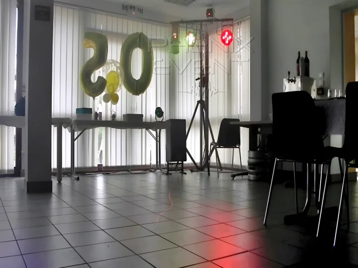 Effets lumineux à LED pro du pack fête 1 loué illuminent la piste de danse de la salle de Hagéville