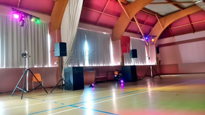 Installation d'un pack son 3400W et d'un jeu de lumière Fête 1 Phenix Event pour un anniversaire dans la salle des fêtes de Plappeville en moselle