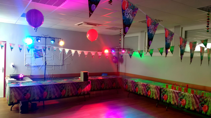 vue d'ensemble des spots LED du Pack Projecteurs 1 Phenix Event installé pour l'anniversaire