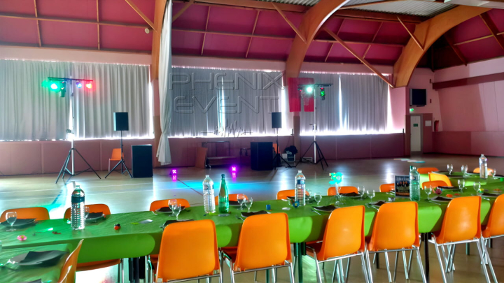 Vue d'ensemble de l'installation son et lumière loué pour l'anniversaire de Romain
