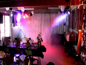 Installation du matériel de sonorisation et d'éclairage pour un mariage à Courcelles-Chaussy