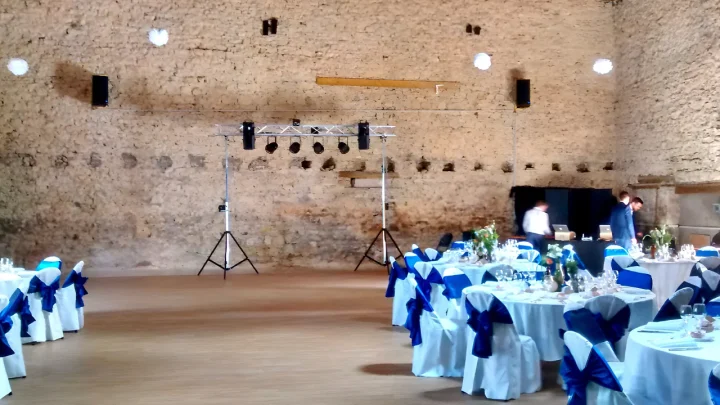 Jeu de lumière professionnel Pack Fête 2 installé pour un mariage au domaine de Raville