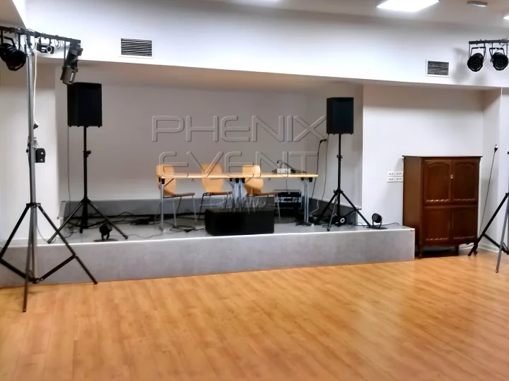 Sono 1200w rms 10X210T Phenix Event en location sur la scène du centre de loisir uftic de saint-avold