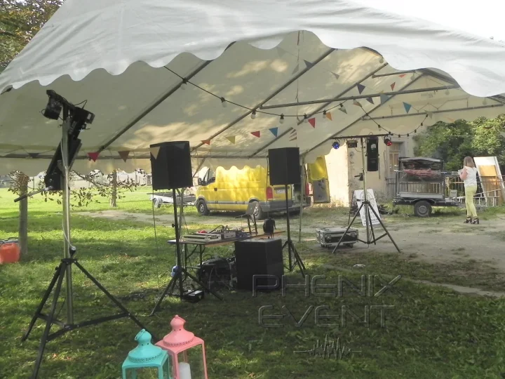 système sonorisation 1500w 12X112M Phenix Event installé sous la tonnelle