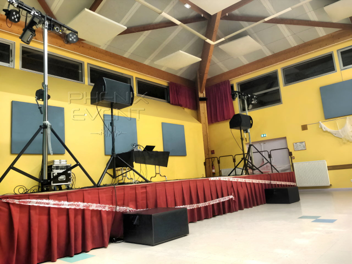 Combo Pack Sono 2000W et Pack Fête 1 Halloween sur la scène du centre socioculturel la Corchade à Saint-Julien-lès-Metz