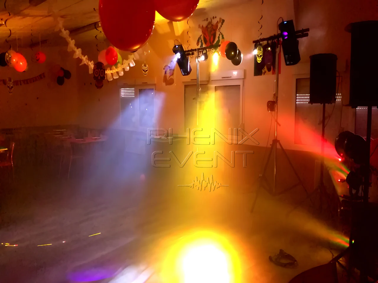 Matériel Sono et éclairage Phenix Event installés dans la salle des fêtes d’Aingeray