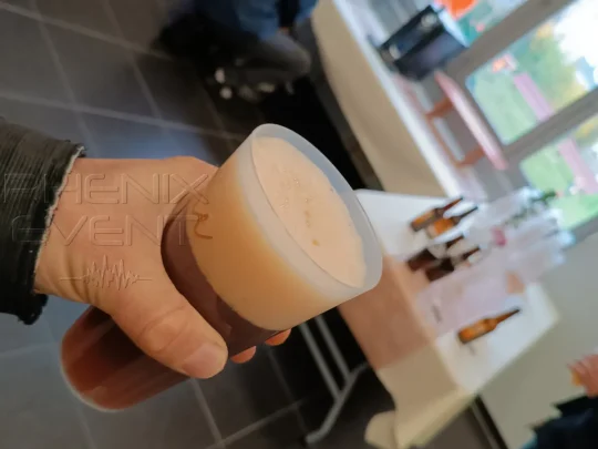 un verre de bière offert au cours de l'apéro