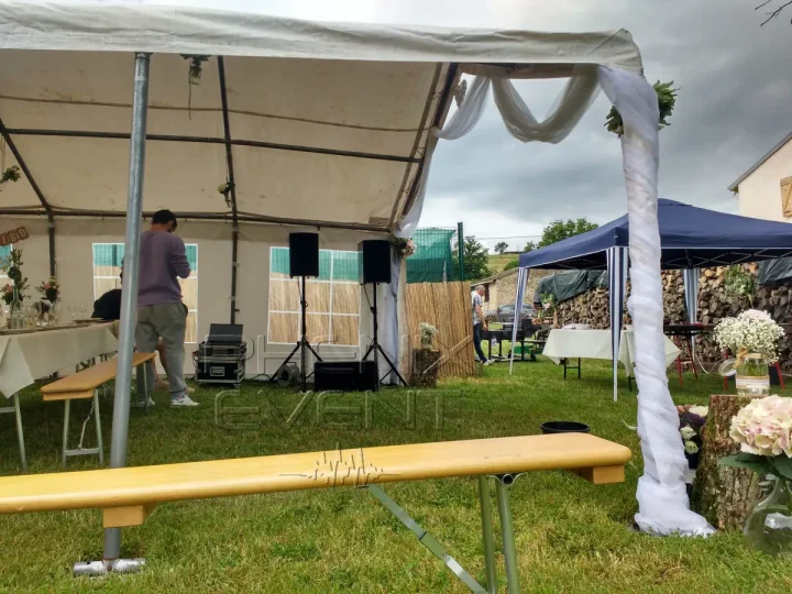 matériel de sonorisation 1000w 2.1 Phenix Event installé sous la tonelle à Élvange