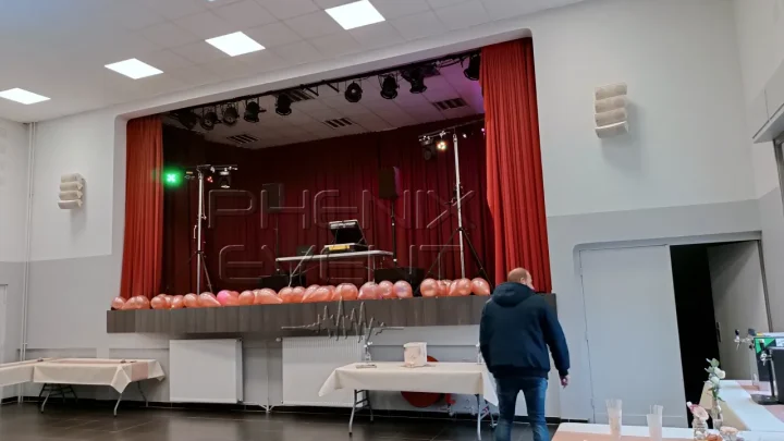 Pack Fête Lyre Beam vu de profil sur la scène du foyer Gaston Berndt