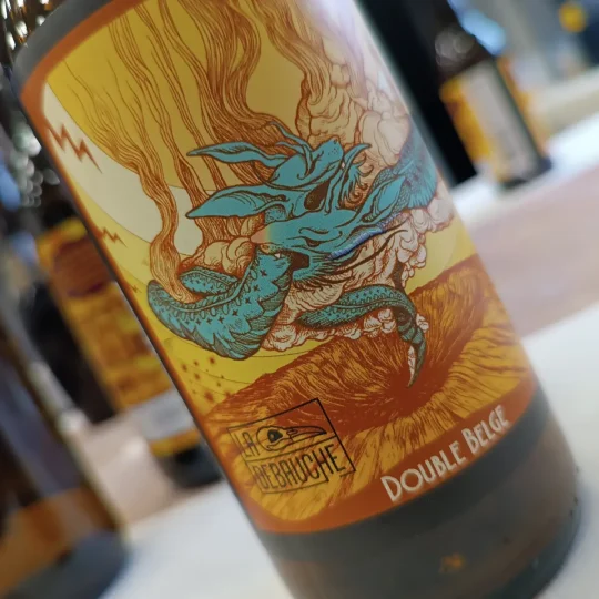 focus sur l'étiquette de La Débauche, bière double belge 