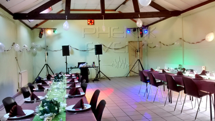 Salle des fêtes de Laudrefang décorée avec sono pro et lumières Phenix Event installées