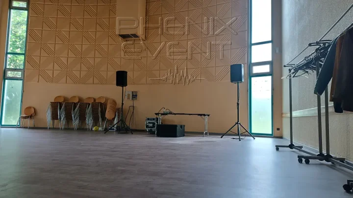 Sono 1500w Phenix Event vue de son profil gauche dans le foyer socio-culturel de Metz Vallières