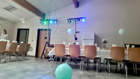 Jeux de lumière Pack Projecteurs1 en location avec 8 projecteurs LED dans la salle polyvalente de Farschviller