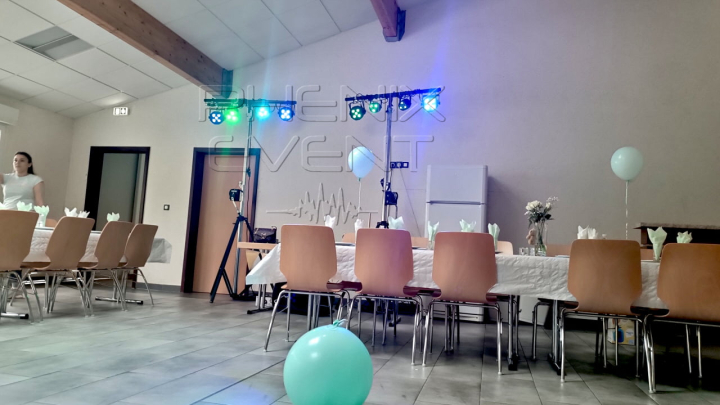 Jeux de lumière Pack Projecteurs1 en location avec 8 projecteurs LED dans la salle polyvalente de Farschviller