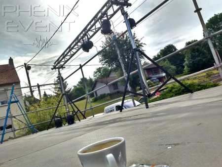 Un pont de lumière et un multipaire pour assurer la fête de la musique à Ricrange