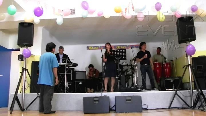 Musiciens en cours de répétition sur la scène du centre UFTIC de Saint-Avold