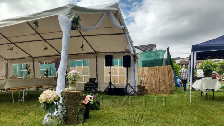 sono 1000w Phenix Event sous une tonnelle, dans un jardin, pour un mariage champêtre à Élvange