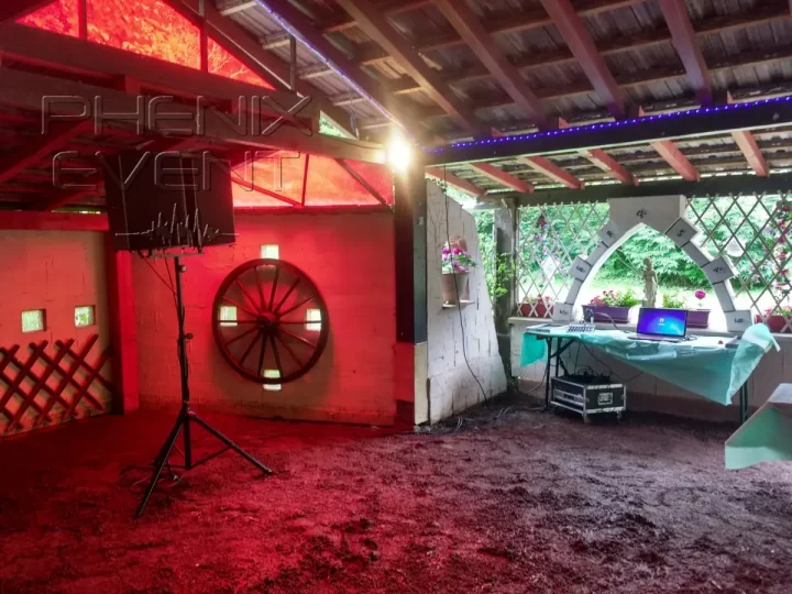 sono 1300w compacte installée sous la pergola du Chalet des Aulnes